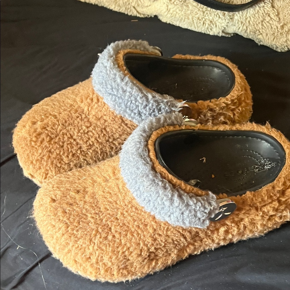 LIL NOZ CROCS Fuzzy Tan and Gray Loafers